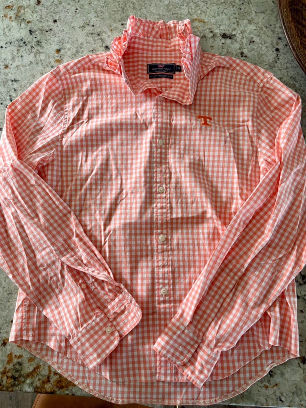 Perfect for game day ! TN VOLS ruffle collar vineyards vines blouse